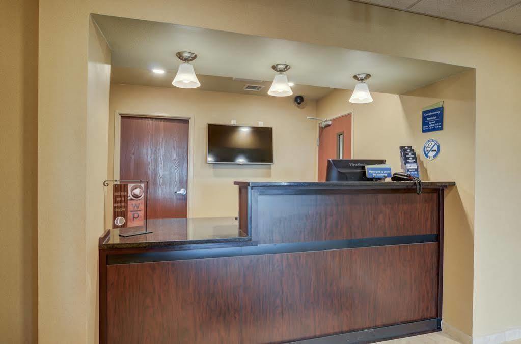 Cobblestone Inn & Suites - Lakin Exterior photo